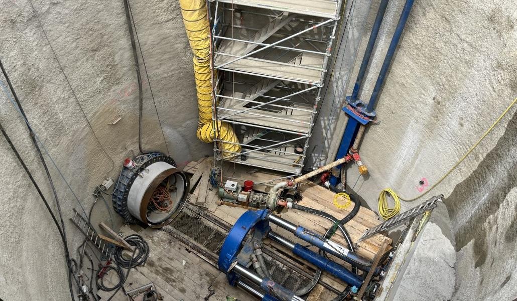 Bild 7: Startbaugrube während des Rohrvortriebs