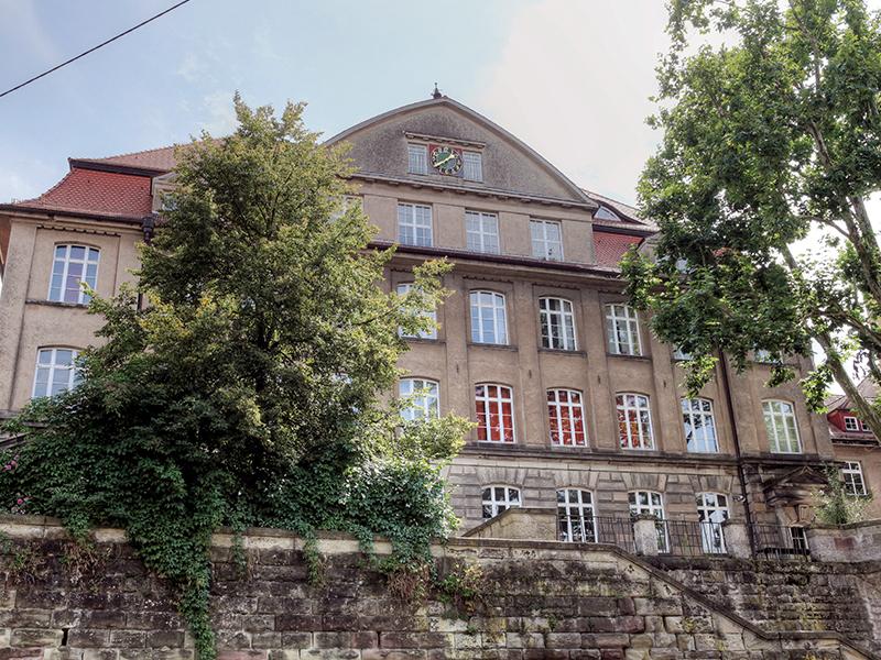 Zentral-Schulhaus